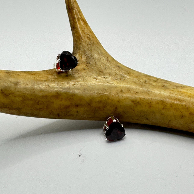 Vintage Red Garnet Heart 925 Sterling Silver Stud Earrings