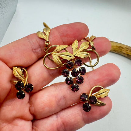 Vintage Purple Amethyst glass Grape Jewelry Set Necklace and Earrings Screw Backs
