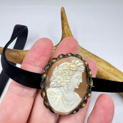 Vintage Carved Shell Cameo Brooch Pin: Gold Bronze Black Velvet Choker