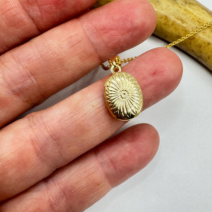 Tiny Vintage 9K Gold Photo Locket Necklace – Oval Memory Pendant
