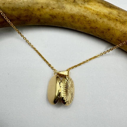Tiny Vintage 9K Gold Photo Locket Necklace – Oval Memory Pendant