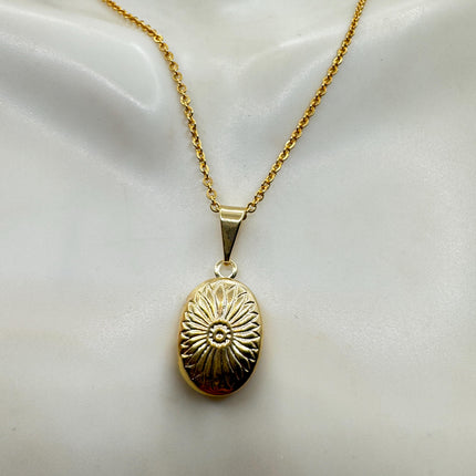 Tiny Vintage 9K Gold Photo Locket Necklace – Oval Memory Pendant
