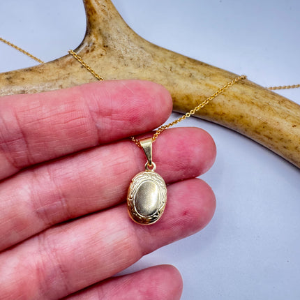 Tiny Vintage 9K Gold Photo Locket Necklace – Oval Memory Pendant