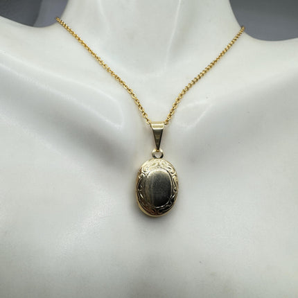 Tiny Vintage 9K Gold Photo Locket Necklace – Oval Memory Pendant