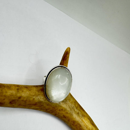 Vintage Rainbow Moonstone Ring Band - Antique Style Design