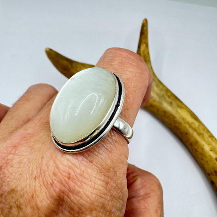 Vintage Rainbow Moonstone Ring Band - Antique Style Design