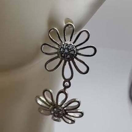 Vintage Daisy Flower Earrings